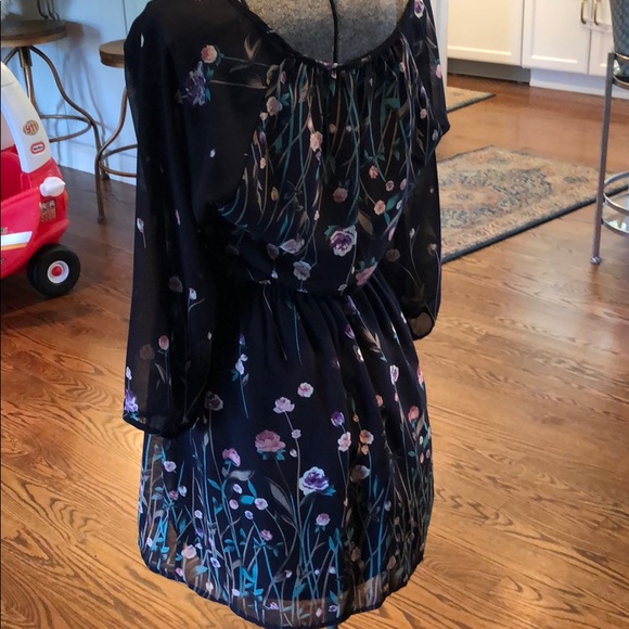 3/4 sleeve floral chiffon dress!Perfect for spring - Picture 3 of 3